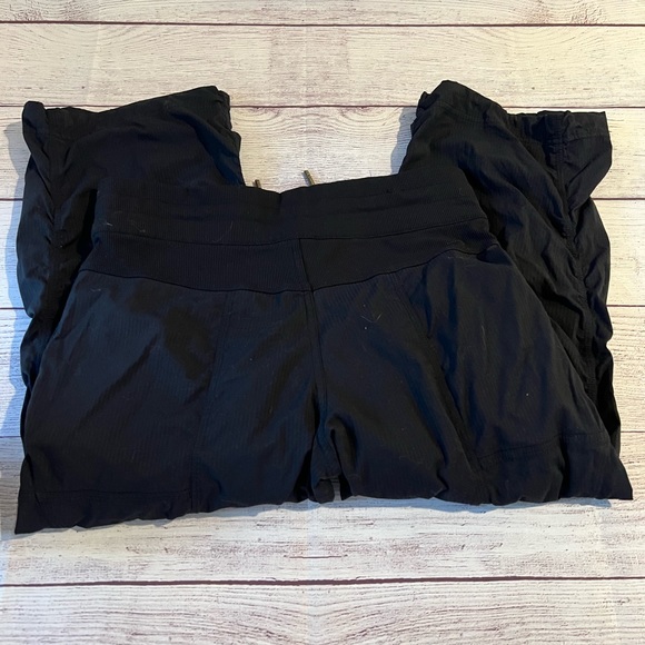 Lululemon Crop Pants - Picture 5 of 5